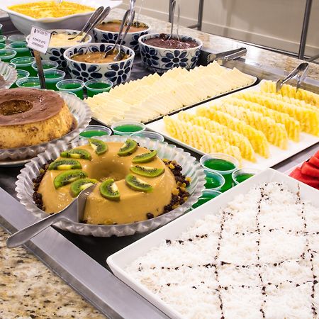 Hotel Golden Park All Inclusive Pocos De Caldas By Nacional Inn Exteriér fotografie A dessert buffet