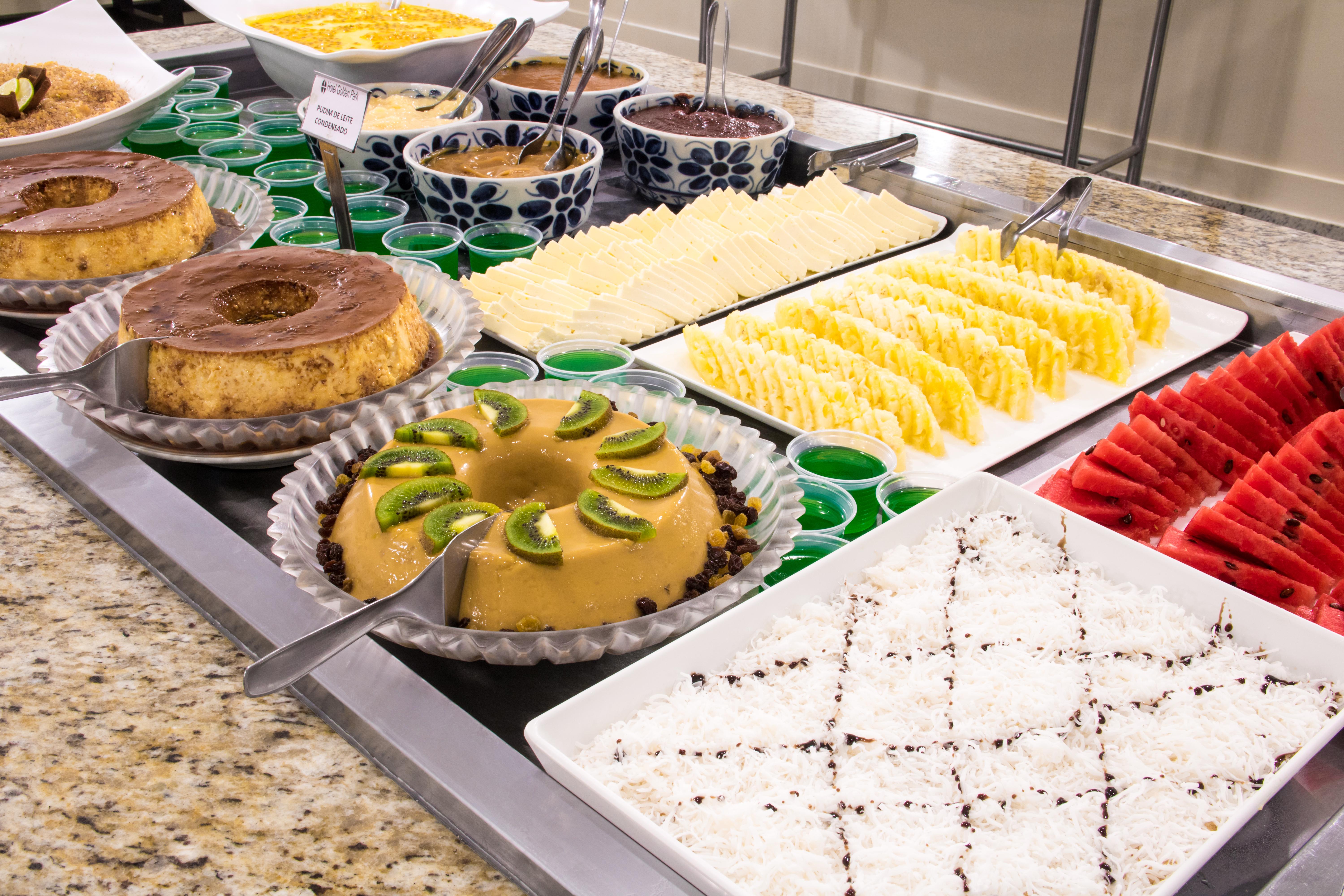 Hotel Golden Park All Inclusive Pocos De Caldas By Nacional Inn Exteriér fotografie A dessert buffet