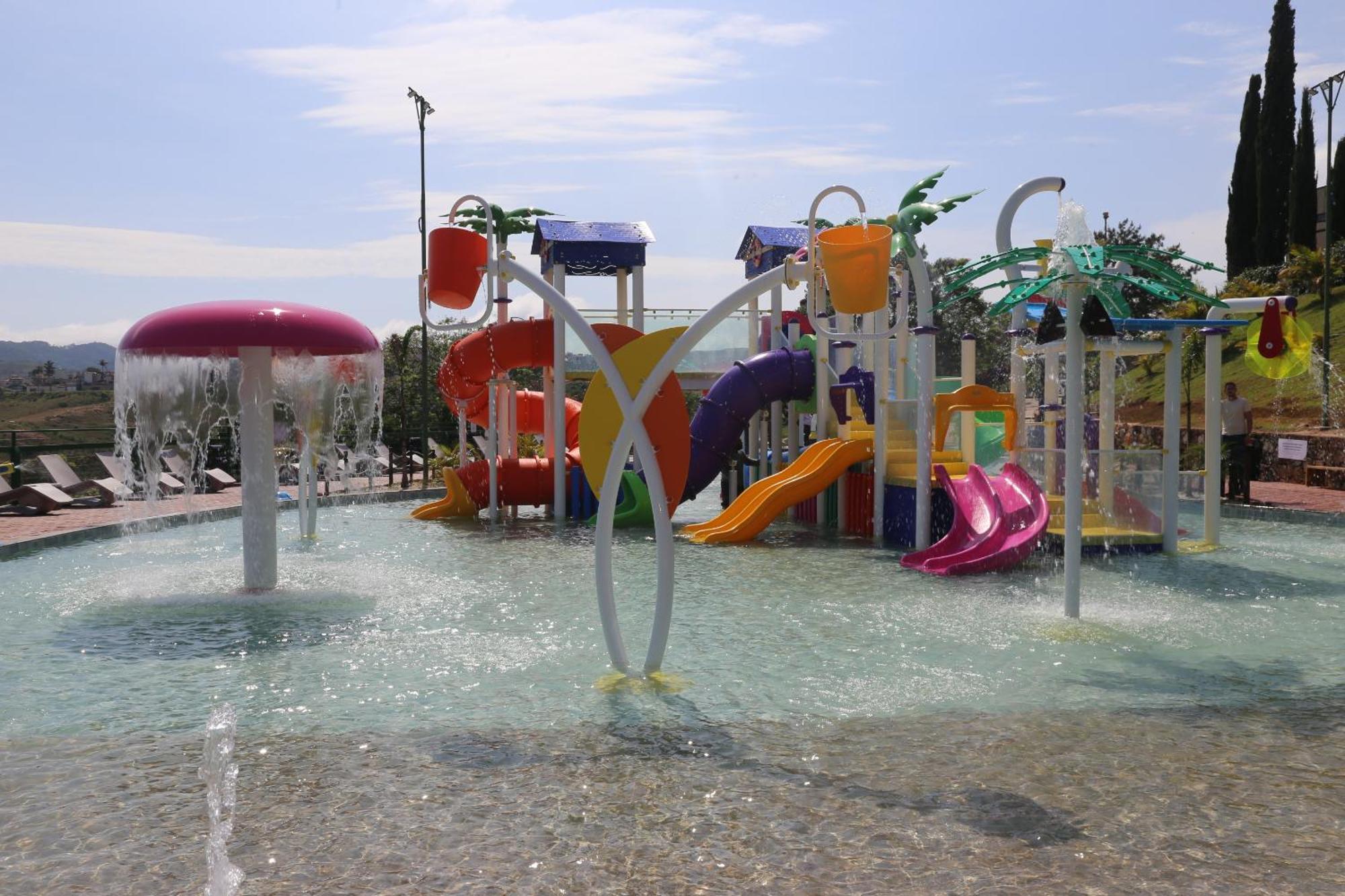 Hotel Golden Park All Inclusive Pocos De Caldas By Nacional Inn Exteriér fotografie Splash Island