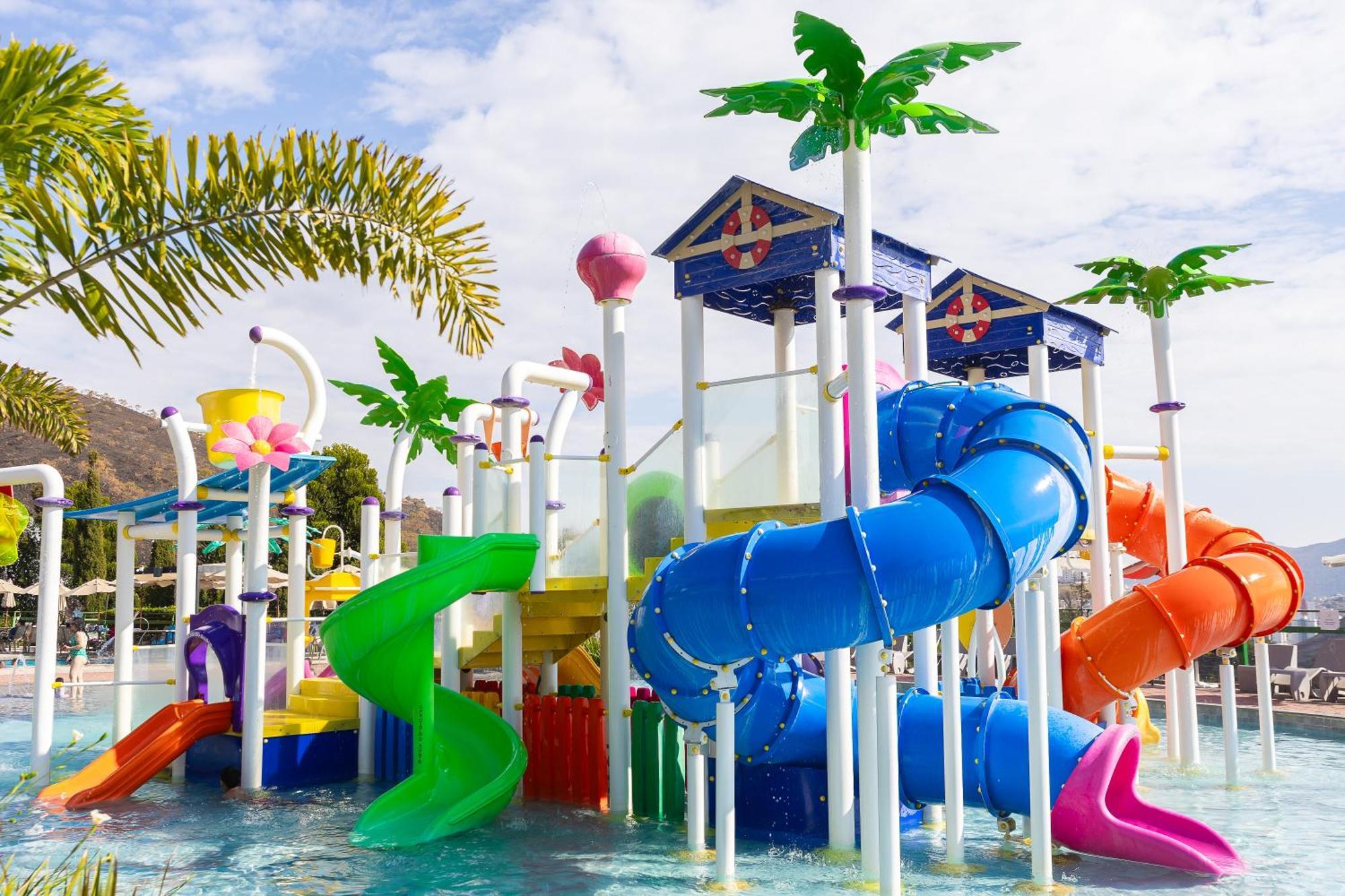 Hotel Golden Park All Inclusive Pocos De Caldas By Nacional Inn Exteriér fotografie Splash Island