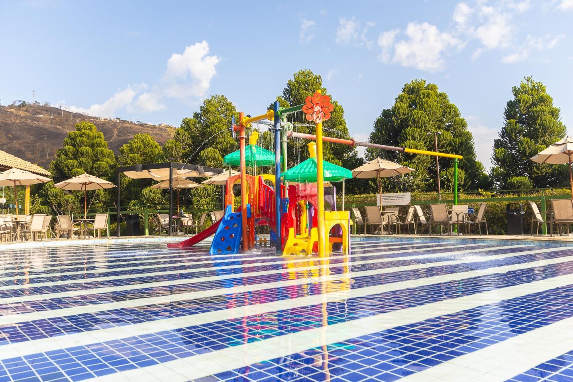 Hotel Golden Park All Inclusive Pocos De Caldas By Nacional Inn Exteriér fotografie The swimming pool at the resort