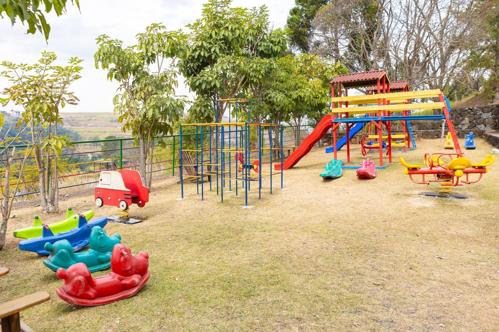 Hotel Golden Park All Inclusive Pocos De Caldas By Nacional Inn Exteriér fotografie Playground in the park