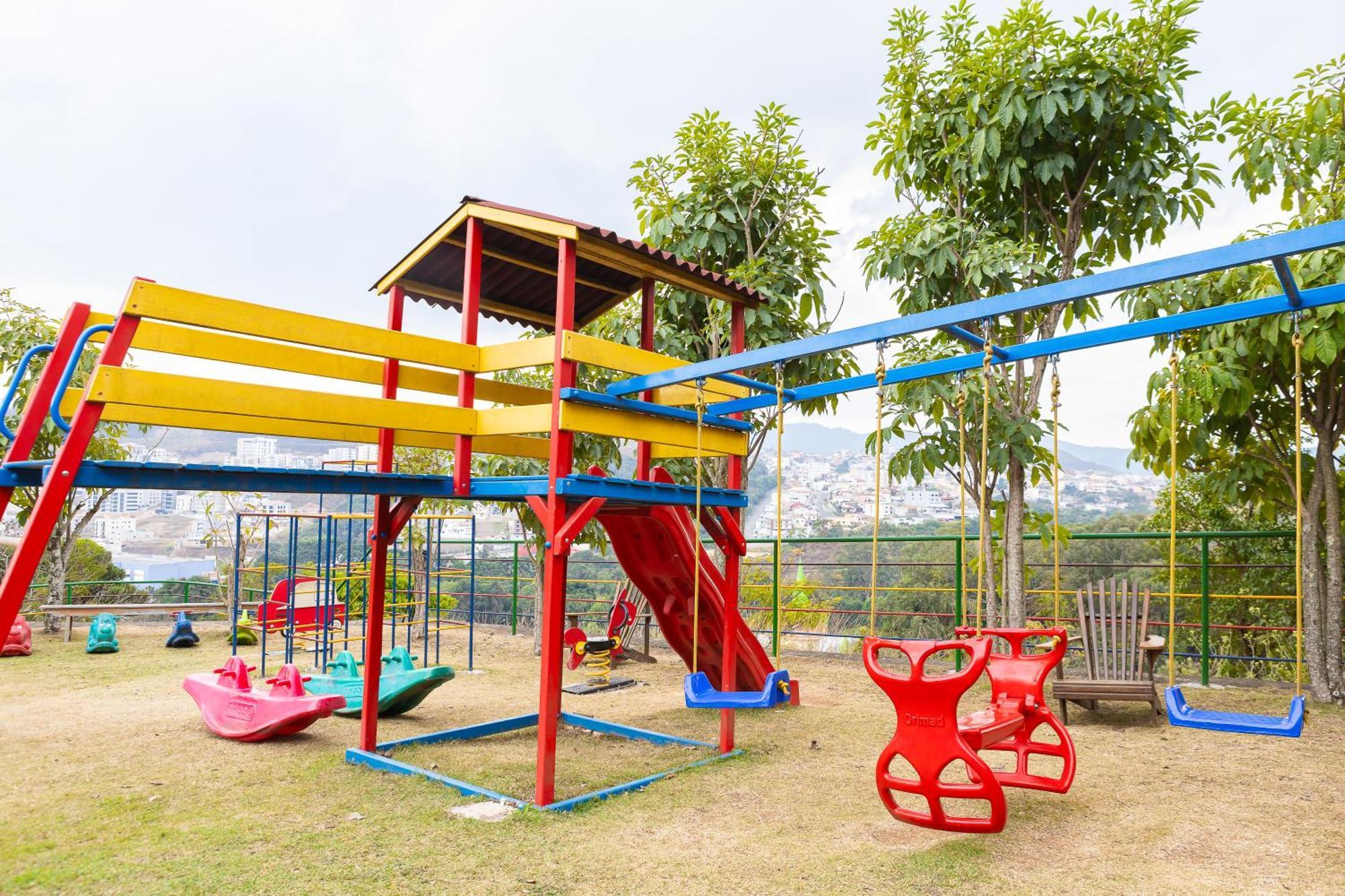 Hotel Golden Park All Inclusive Pocos De Caldas By Nacional Inn Exteriér fotografie Playground at the park