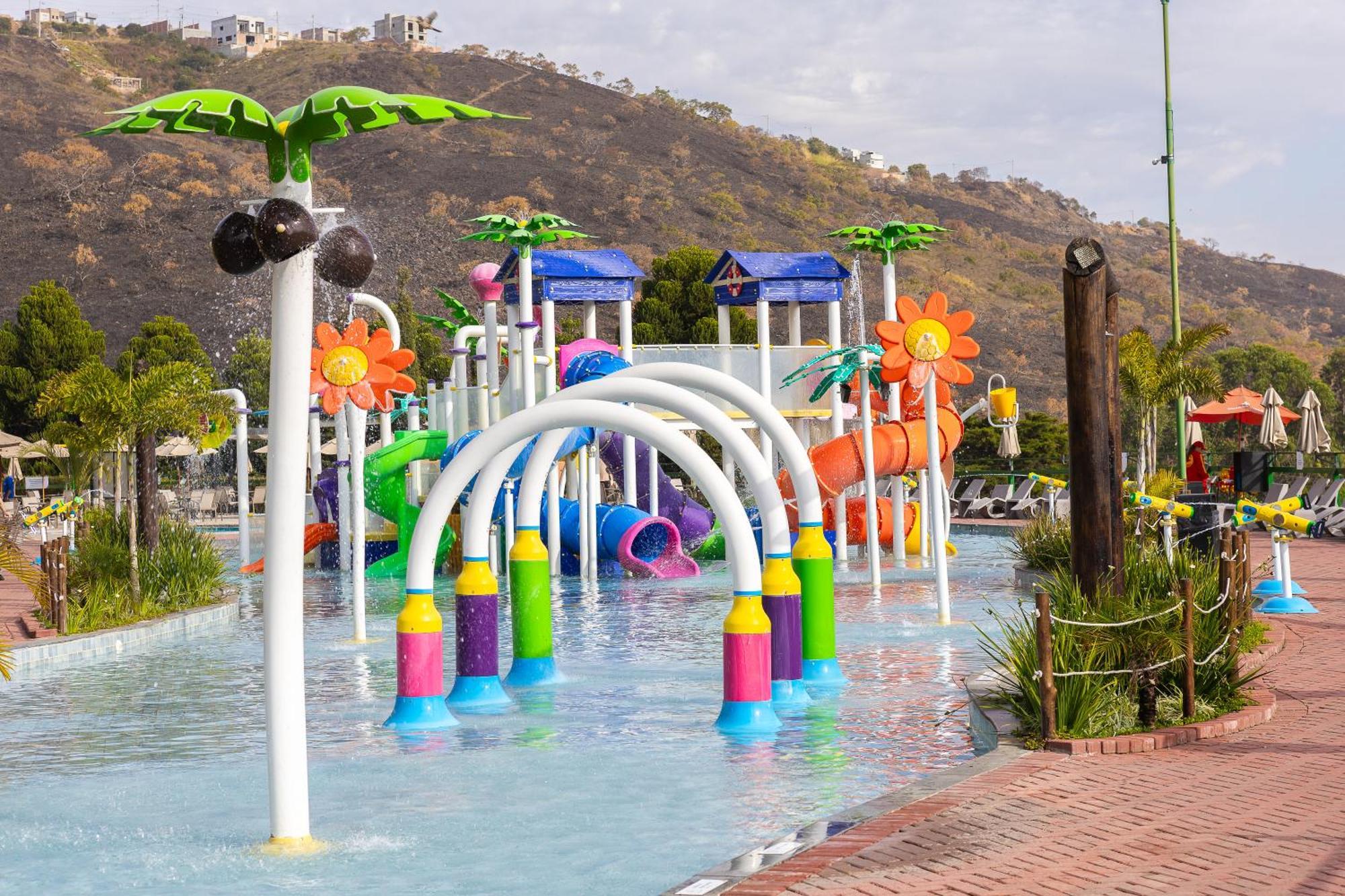 Hotel Golden Park All Inclusive Pocos De Caldas By Nacional Inn Exteriér fotografie Splash Island